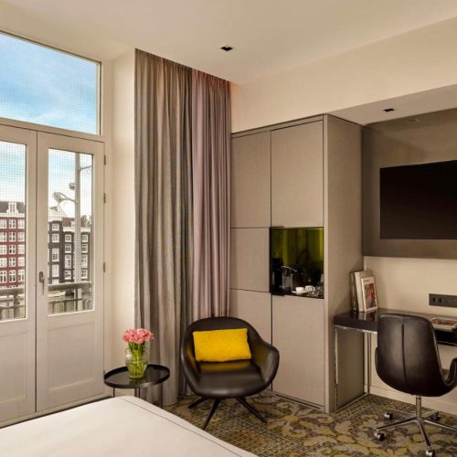 The longer you stay, the less you pay