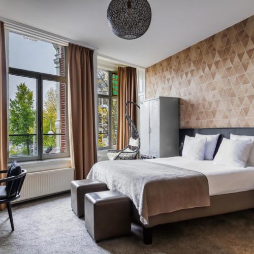 The longer you stay, the less you pay